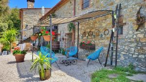 A garden outside Agriturismo Podere Le Palaie