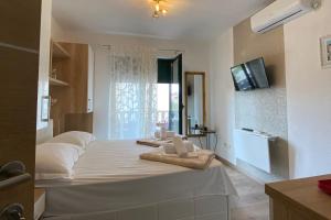 Postel nebo postele na pokoji v ubytování Family friendly apartments with a swimming pool Promajna, Makarska - 6849 + 36 fotografií