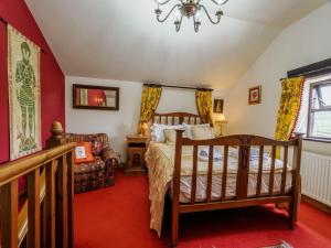 a bedroom with a bed and a couch at Sweet knoll cottage in Buxton