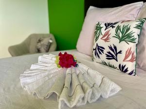 Postel nebo postele na pokoji v ubytování Les cocotiers d'Aladya + 22 fotografií