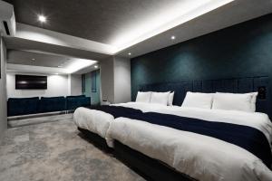 Postel nebo postele na pokoji v ubytování Randor Hotel Hiroshima Prestige