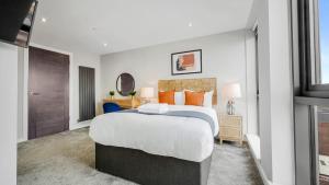 Katil atau katil-katil dalam bilik di Host & Stay - The Baltic Penthouse 2