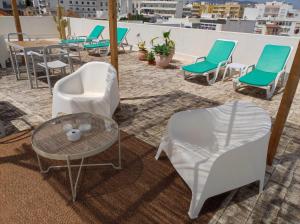 a group of chairs and tables on a roof at AL CASA GRANDE in Olhão