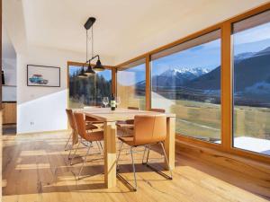 Billede fra billedgalleriet på Exclusive chalet with sauna and glacier view i Neukirchen am Großvenediger