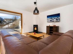 Billede fra billedgalleriet på Exclusive chalet with sauna and glacier view i Neukirchen am Großvenediger + 32 billeder