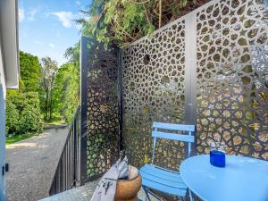 a patio with a fence with a table and a table at Gunns Loft in Smallburgh