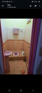 Phòng tắm tại MUAZDIANA HOMESTAY di KUALA NERUS, GONG BADAK