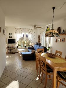 Χώρος καθιστικού στο Villa Pepita
