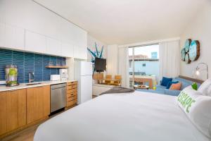a kitchen with a large white bed in a room at Margaritaville Vacation Club by Wyndham Nashville in Nashville
