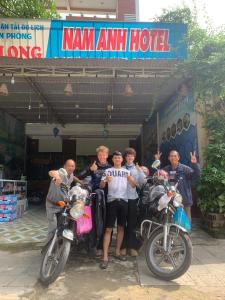 Επισκέπτες που μένουν στο Nam Anh Hotel