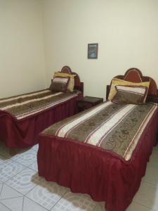two beds are sitting in a room at Ola in Aguascalientes