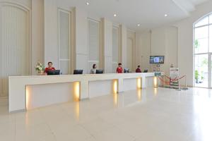 a lobby with people sitting at a reception desk at D Varee Jomtien Beach, Pattaya in Jomtien Beach