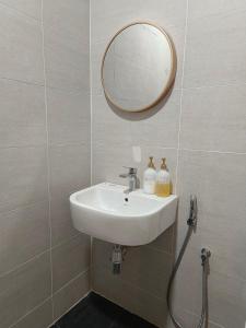 Ένα μπάνιο στο Two Bedroom Troika Kota Bharu by AGhome