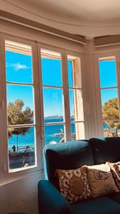 a living room with a couch and a view of the ocean at Centre San Peire Les Issambres in Les Issambres