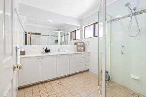 Ένα μπάνιο στο Belle Cottage on March - Central High-End Heritage