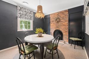 Χώρος καθιστικού στο Belle Cottage on March - Central High-End Heritage +16 φωτογραφίες