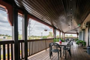 Balkón nebo terasa v ubytování Commercial Hotel