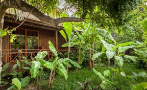 Aed väljaspool majutusasutust Authentic Khmer Village Resort
