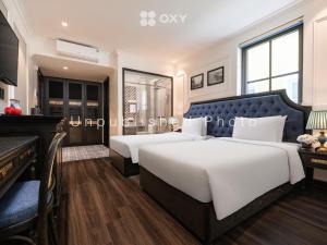 Postel nebo postele na pokoji v ubytování Ha Long Essence Hotel