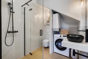 Ένα μπάνιο στο TEONA Luxury Apartment with terrace +36 φωτογραφίες
