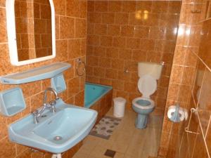 Ett badrum på Vasilis Place Ιos
