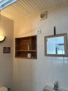 a bathroom with a mirror and a sink at L'art de vivre conjugué au calme 