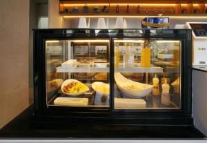A cozinha ou kitchenette de Poltton Century Hotel