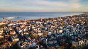 an aerial view of a city with buildings and the ocean at Apartament Hamak in Sopot