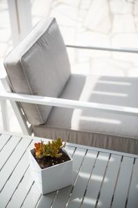 Uma área de estar em Aeri Villas & Apartments