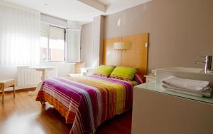Postel nebo postele na pokoji v ubytování Hotel Isasa