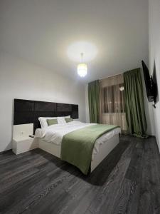 Un pat sau paturi într-o cameră la EdenApartments