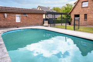 a swimming pool in front of a house at Tinyhouse Baumann in Quickborn