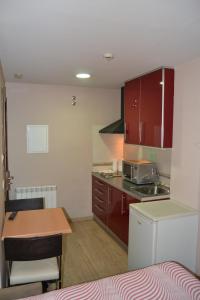 Una cocina o zona de cocina en Hotel Apartamentos Don Juan I
