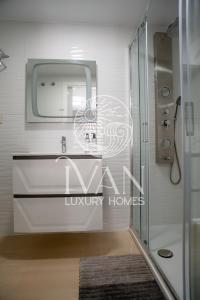 Kúpeľňa v ubytovaní Casa Nala Ivan Luxury Homes 6ªPlta Norte 1ªLinea