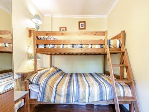 a bunk bed room with two bunk beds at River Cottage in Two Dales