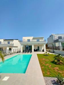 a swimming pool in front of a house at Villa Milicia in Altavilla Milicia