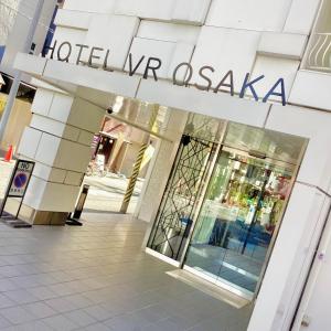 eine Ladefront mit einem Schild, das Hotel imper salsa liest in der Unterkunft hotel VR osaka in Osaka