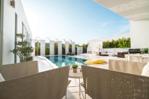 Bazén v ubytování The Stay Huahin - Luxury Private Pool Villa nebo v jeho okolí
