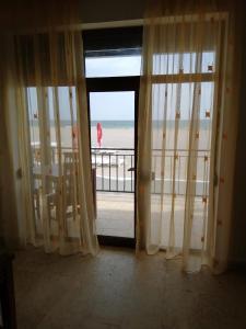 a room with a window with a view of the beach at VILA FLORIDA & MIAMI in Eforie Nord