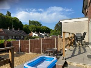 a backyard with a swimming pool and a hot tub at 3 Bedrooms house ideal for long Stays! in Southampton