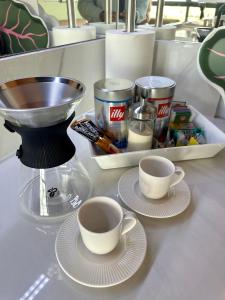 two cups of coffee sitting on plates on a counter at Luxusný apartmán na 21 poschodí s parkovaním zadarmo BA in Bratislava