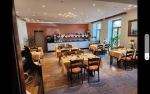 a restaurant with tables and chairs in a room at Hotel Lava Vulkaneifel in Daun