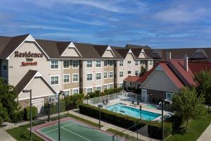 a hotel with a pool and a tennis court at Residence Inn Chico in Chico