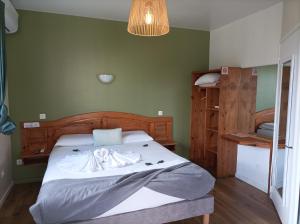 a bedroom with a bed with a statue of a woman at Hôtel L'Ecrin in La Plaine des Cafres