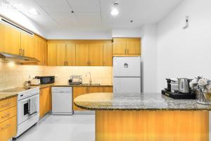 Kuchyň nebo kuchyňský kout v ubytování bnbmehomes - Marvellous Marina Gem nr Ain Dubai - G05