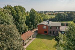 an aerial view of a house in the countryside at Ferienwohnung ZeitRaumPause in Stenderup