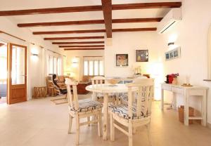 Fotografia z galérie ubytovania Nice house in Cala Sant Vicenc close to the beach by Renthousing v destinácii Cala de Sant Vicent