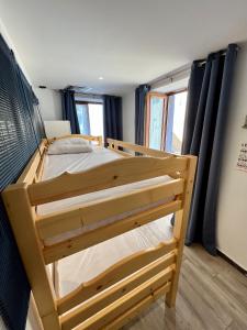Ένα ή περισσότερα κρεβάτια σε δωμάτιο στο Appartement de standing au port climatisé, centre-ville, proche plage et commerces