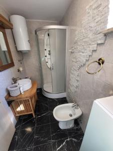 Ein Badezimmer in der Unterkunft Rustic Home Maslenica
