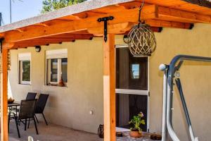 a patio with a wooden pergola at HUT HOUSE Εξοχικό στην παραλία Μ. Άμμος in Skiathos